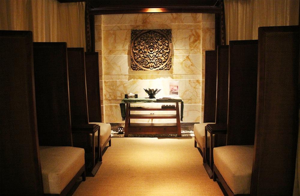 Hilton - Close To Lecong International Furniture Mall Hotel