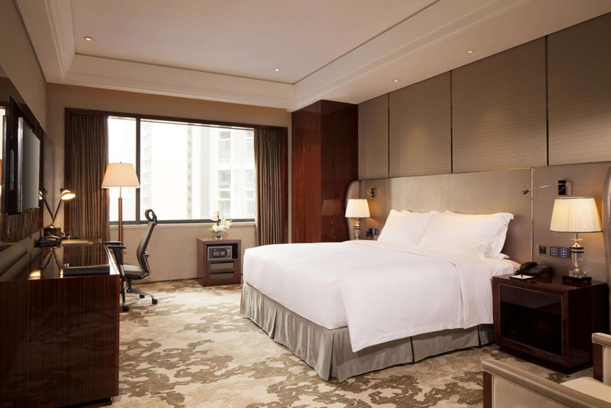 Hotel Hilton - Close To Lecong International Furniture Mall 5*