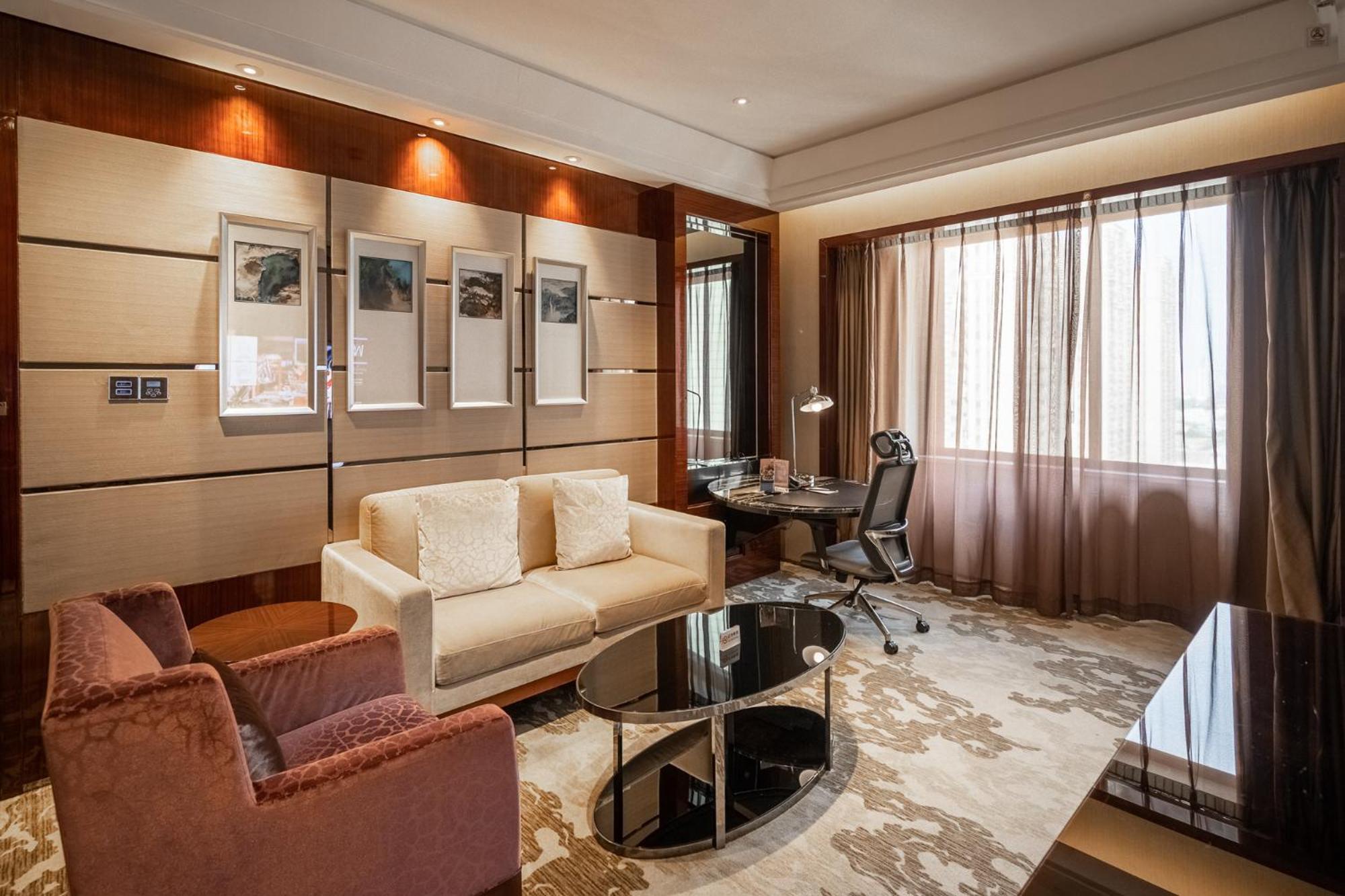 Hilton - Close To Lecong International Furniture Mall Hotel