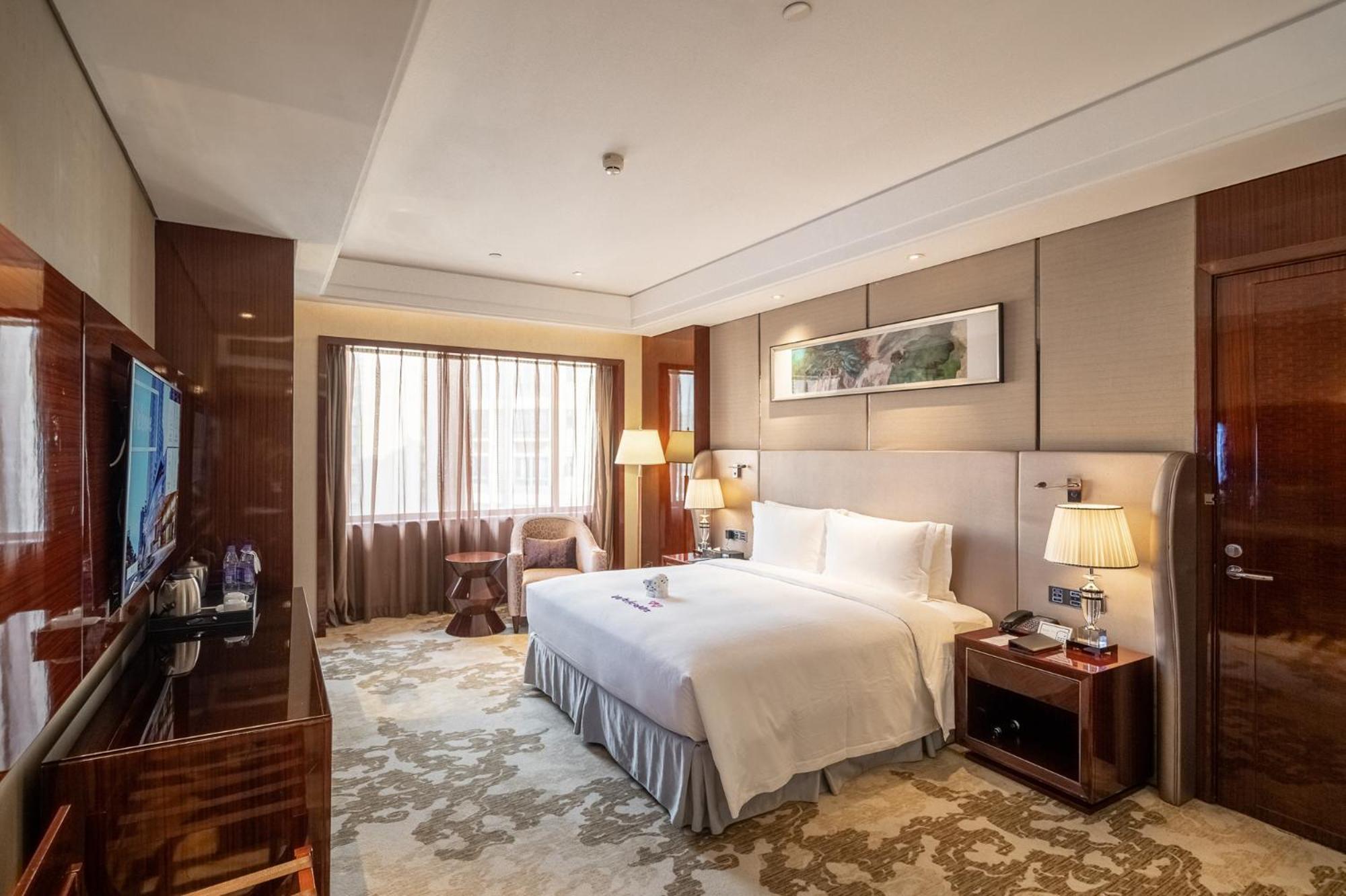 Hilton - Close To Lecong International Furniture Mall Hotel 5*